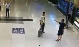 青岛飞机场爆料视频最新,惊现神秘事件，航拍视频曝光惊人一幕